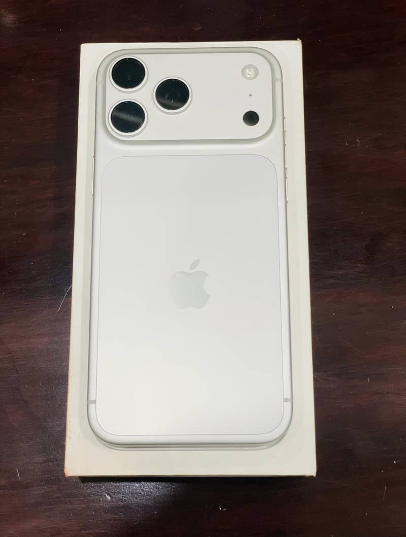 Apple iPhone 17 Pro Max 1
