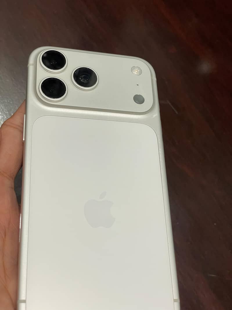 Apple iPhone 17 Pro Max 5