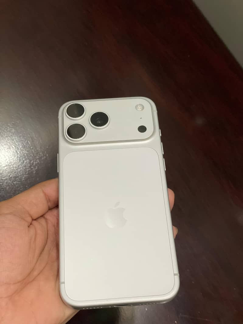 Apple iPhone 17 Pro Max 6
