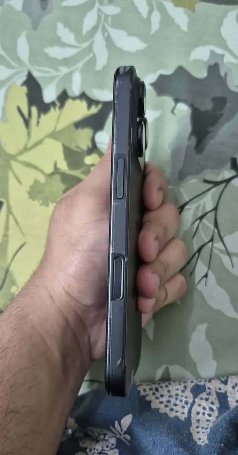 Apple iPhone 16 Pro 5