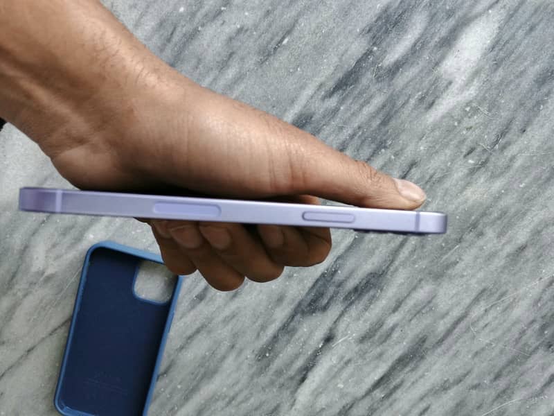 Apple iPhone 12 6