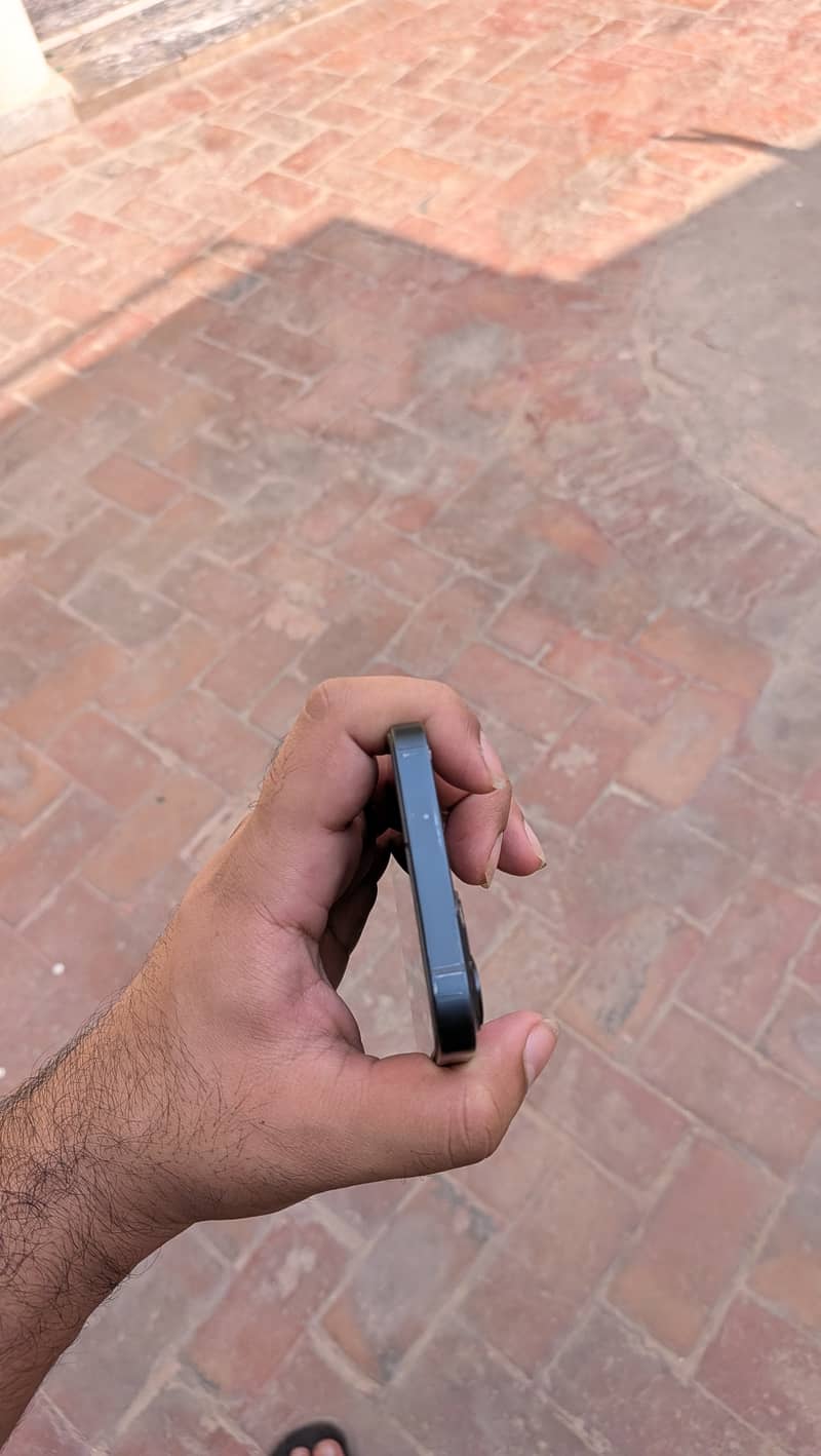 Apple iPhone 13 4