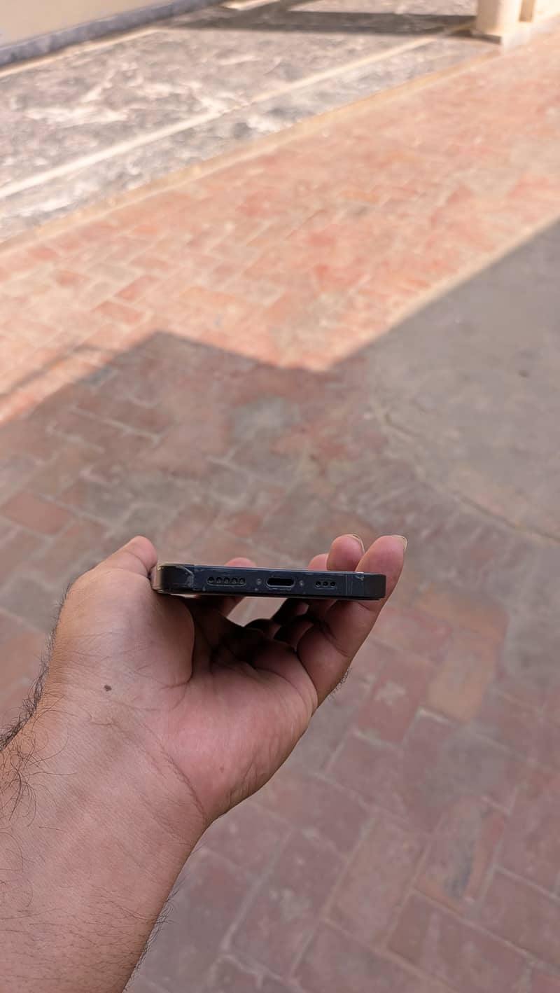 Apple iPhone 13 5
