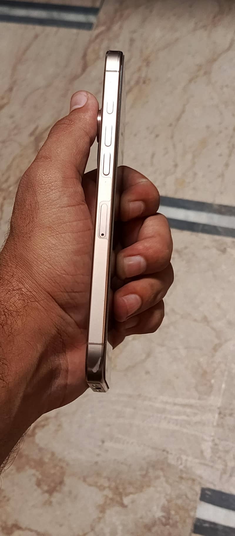 Apple iPhone 16 Pro Max 4