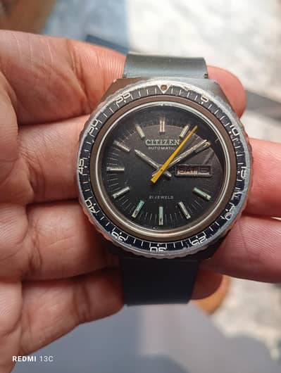 vintage citizen automatic diver style watch.