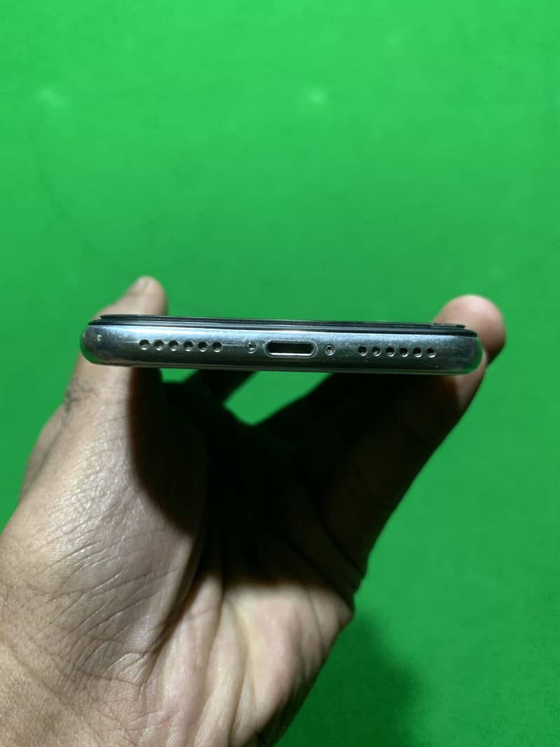 Apple iPhone X 6