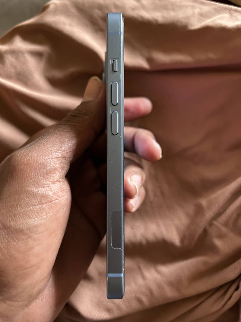 Apple iPhone 14 4