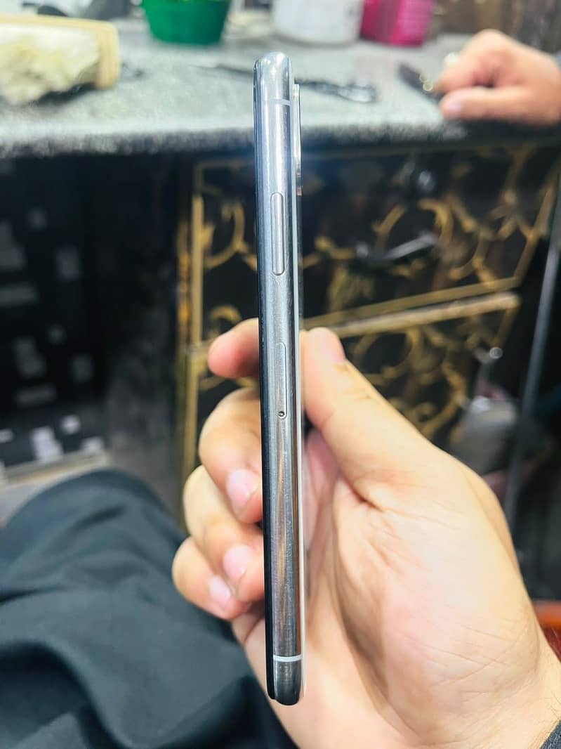 Apple iPhone X 3