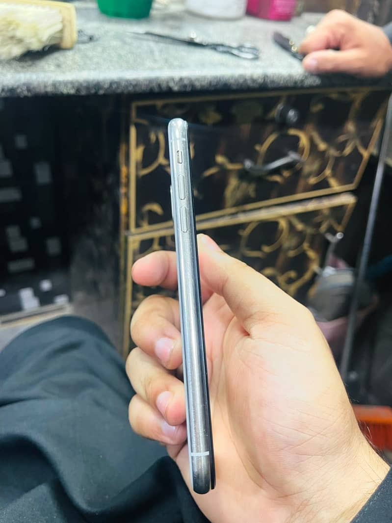Apple iPhone X 5