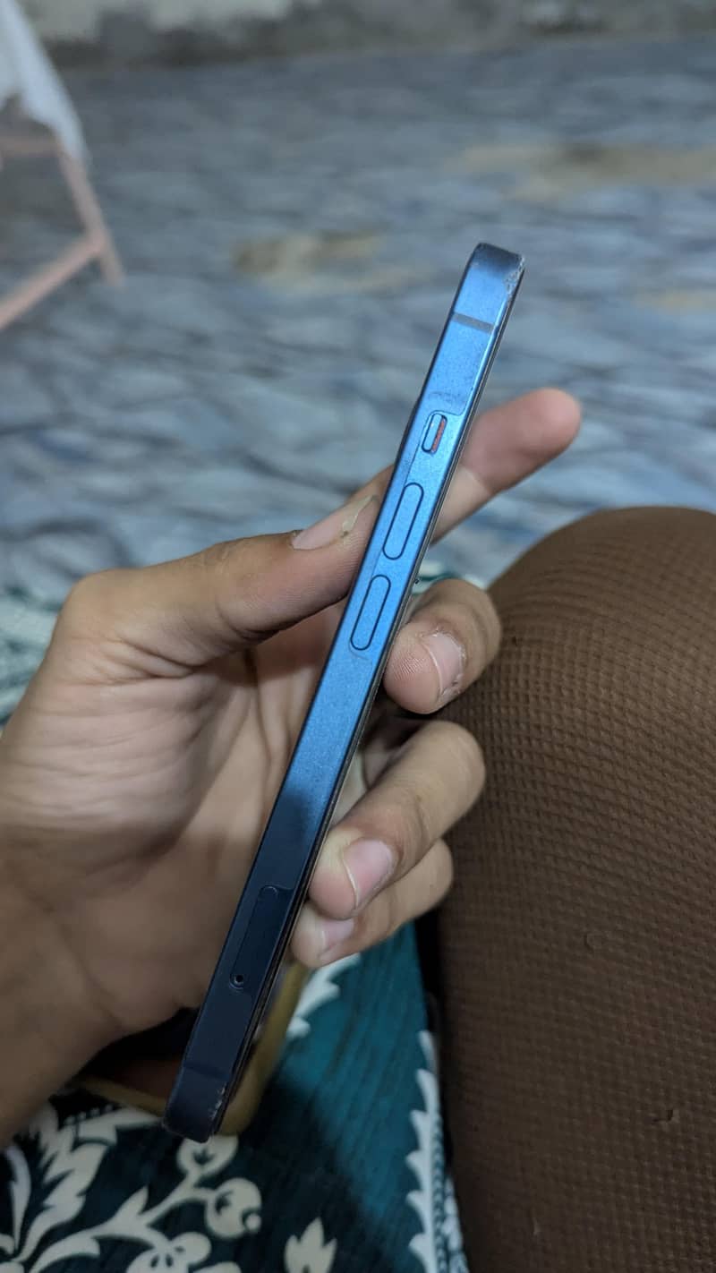 Apple iPhone 13 2