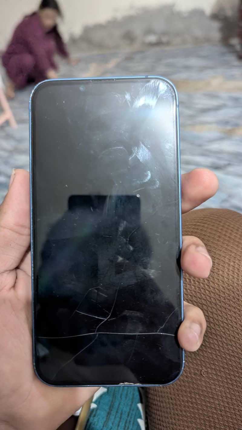 Apple iPhone 13 4