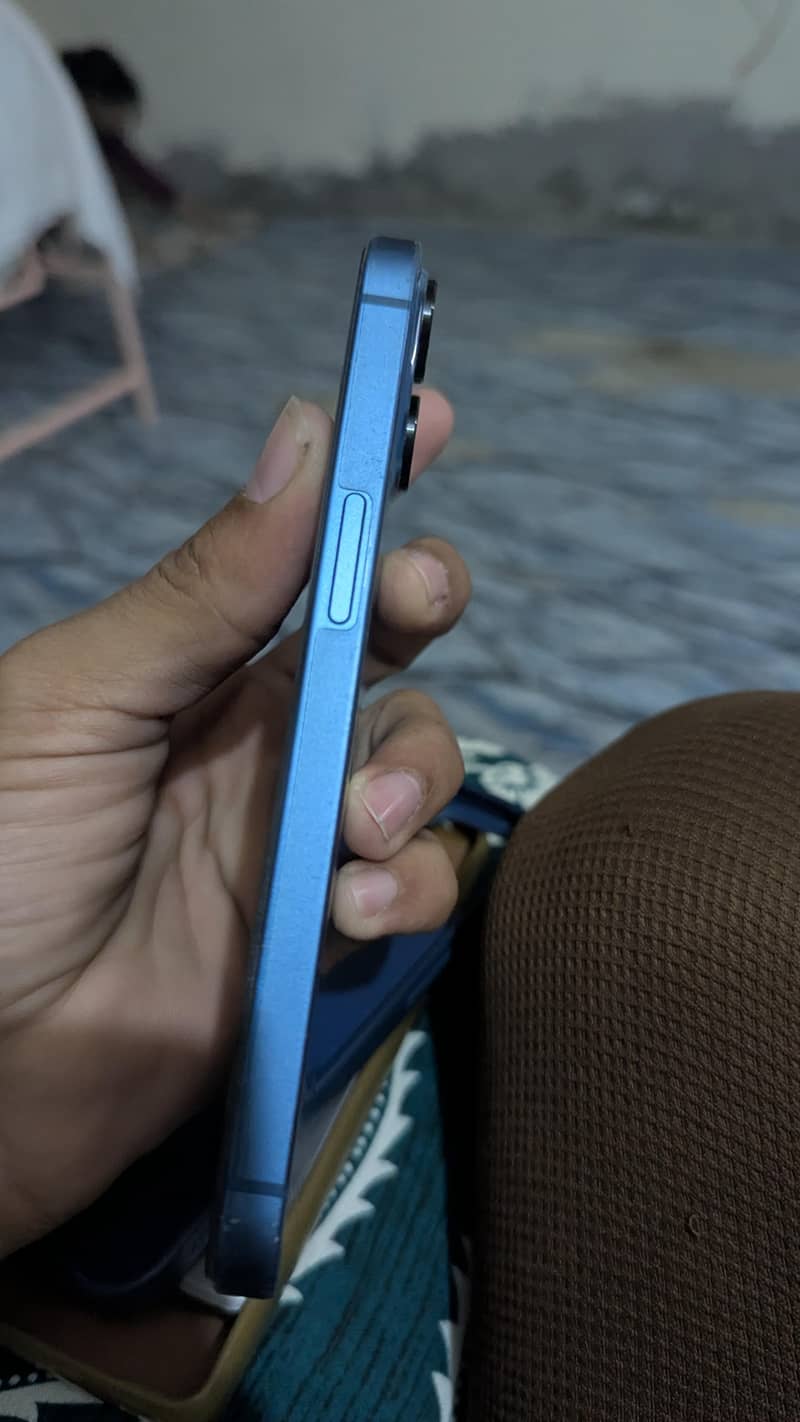 Apple iPhone 13 5