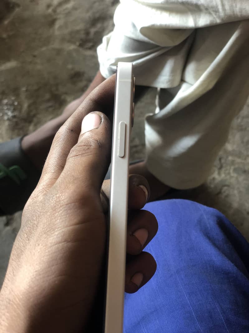 Apple iPhone 12 3