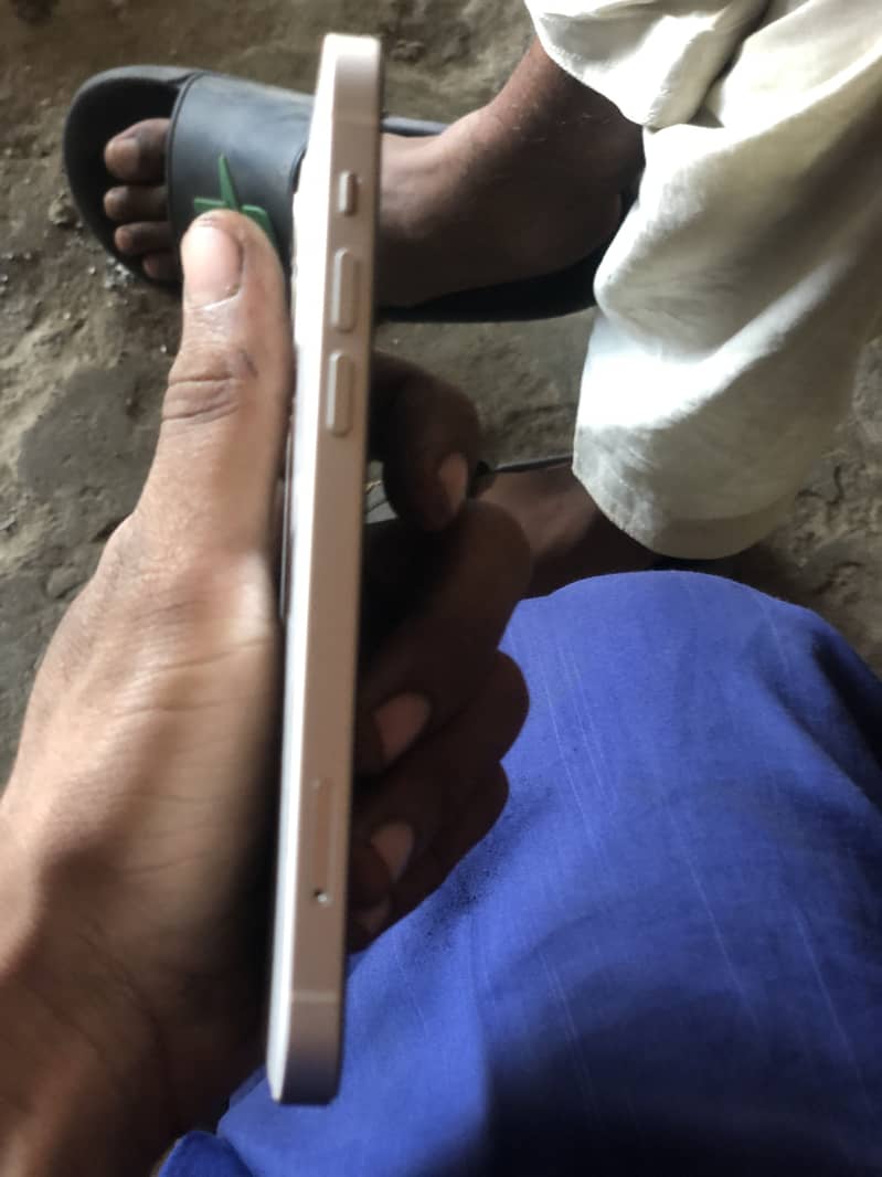 Apple iPhone 12 4