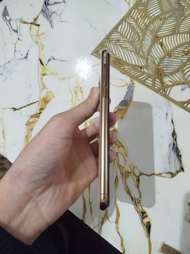 Apple iPhone 11 Pro Max 1