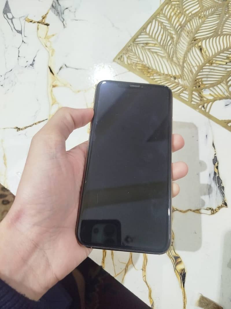 Apple iPhone 11 Pro Max 6