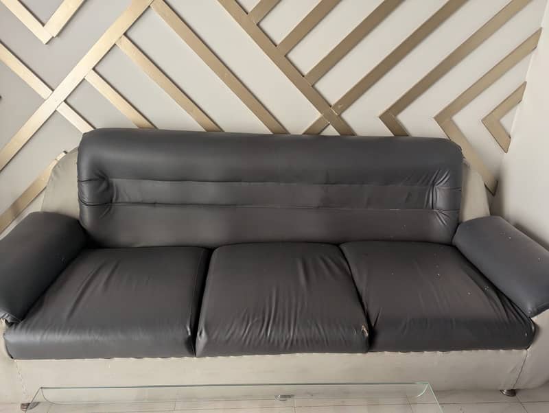 Sofa in Good condition 1