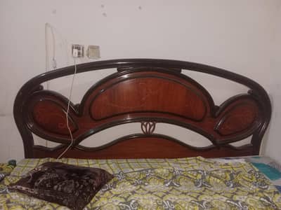 Bed urgent for sell sab bed lakri ka ha  23000 with mattres 12in
