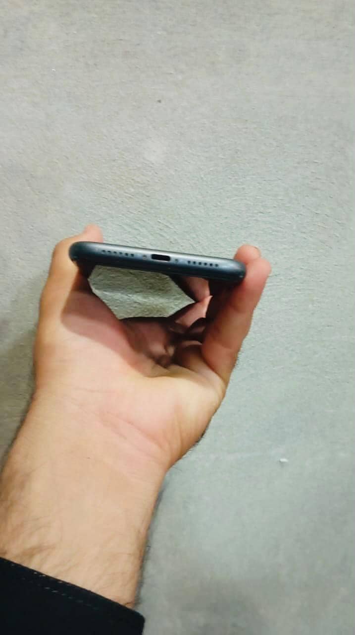 Apple iPhone 11 0