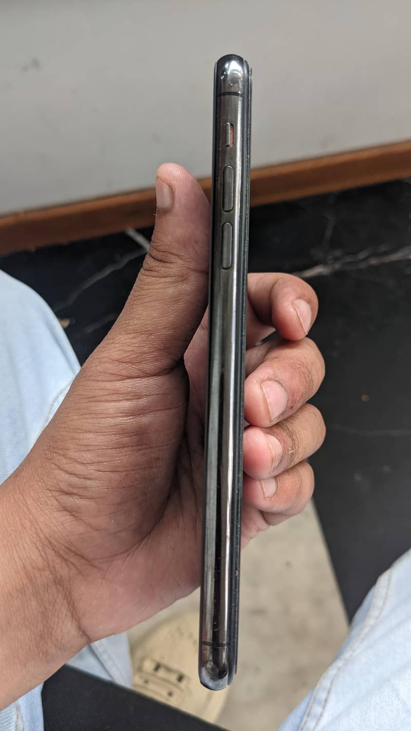 Apple iPhone 11 Pro Max 1