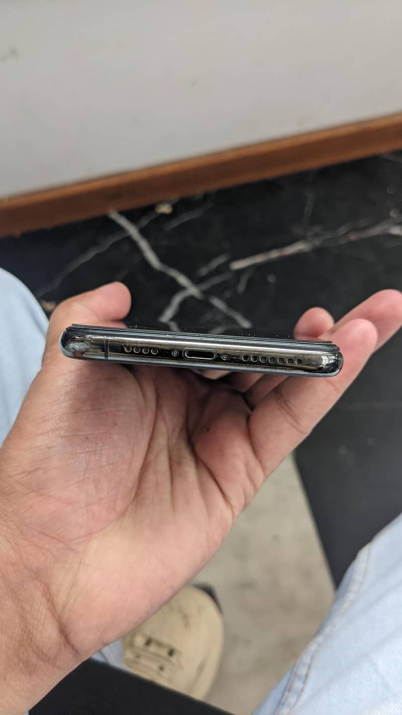Apple iPhone 11 Pro Max 2