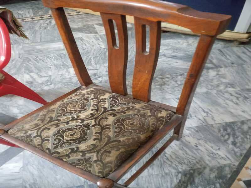 خوبصورت لکڑی کا ڈائننگ ٹیبل بمعہ 8 کرسیاں برائے فروخت 4
