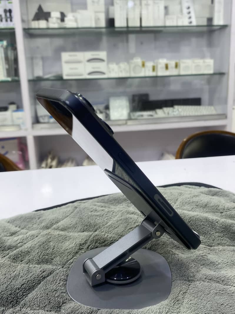Apple iPhone 15 Pro Max 1