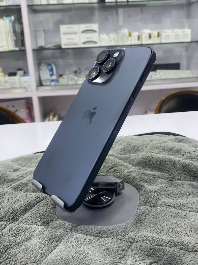 Apple iPhone 15 Pro Max 4