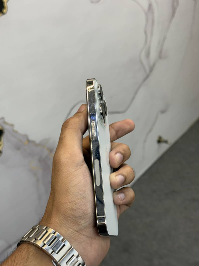 Apple iPhone 14 Pro 3