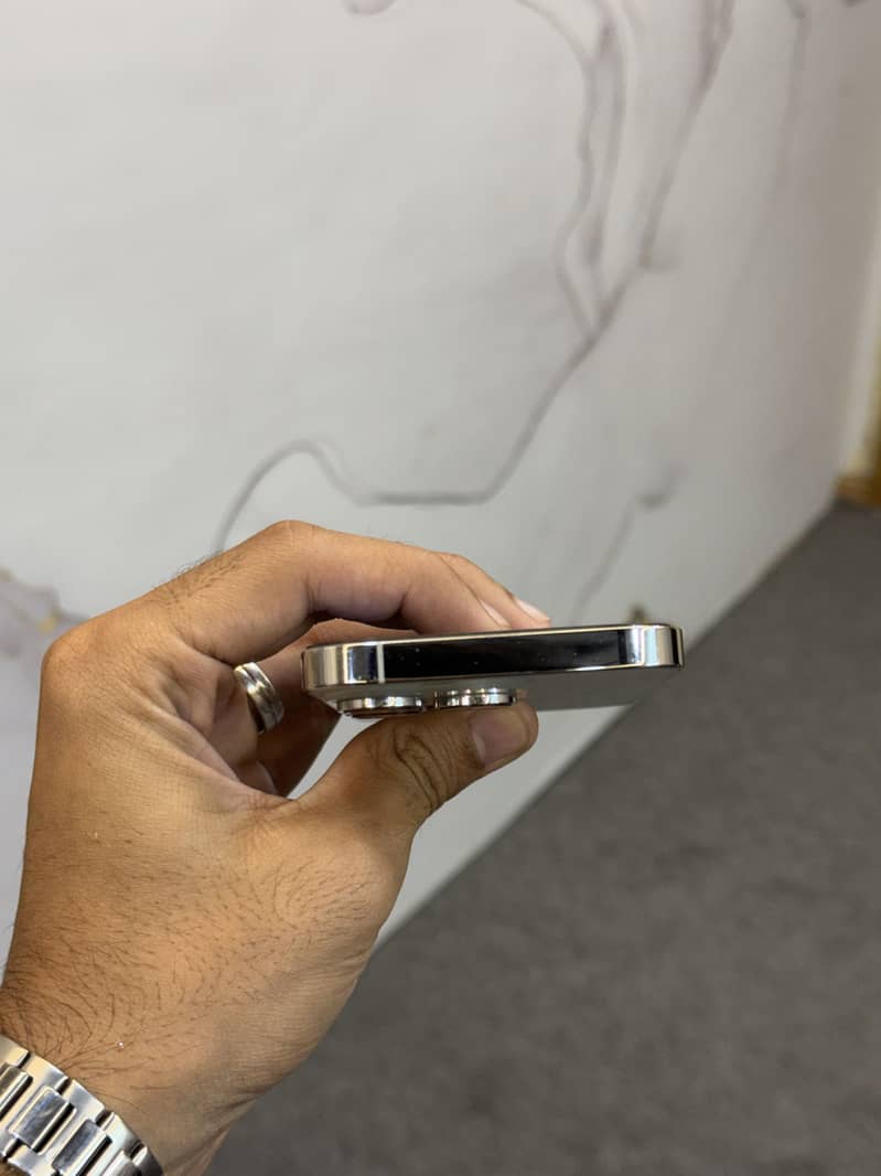 Apple iPhone 14 Pro 4