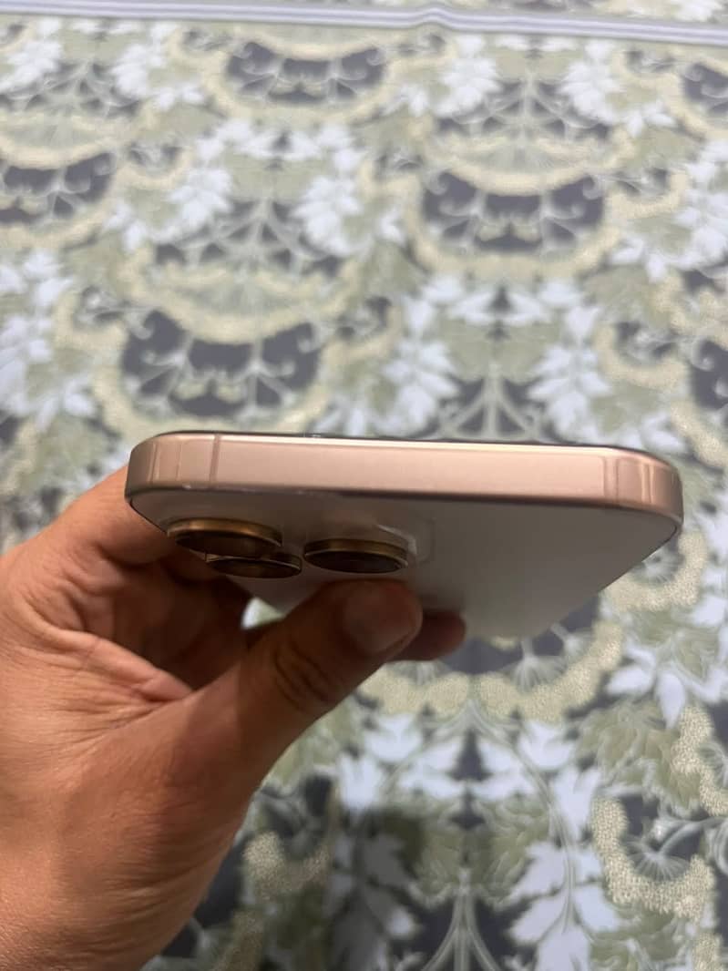 Apple iPhone 16 Pro Max 3