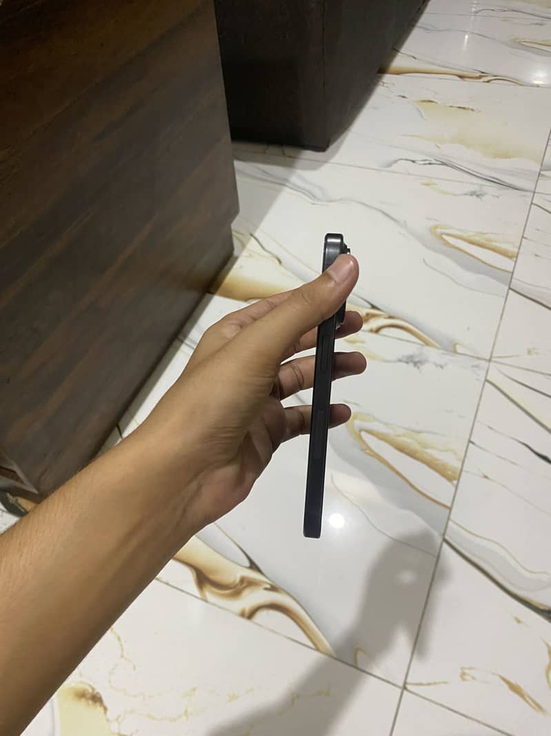 Apple iPhone 15 Pro 2