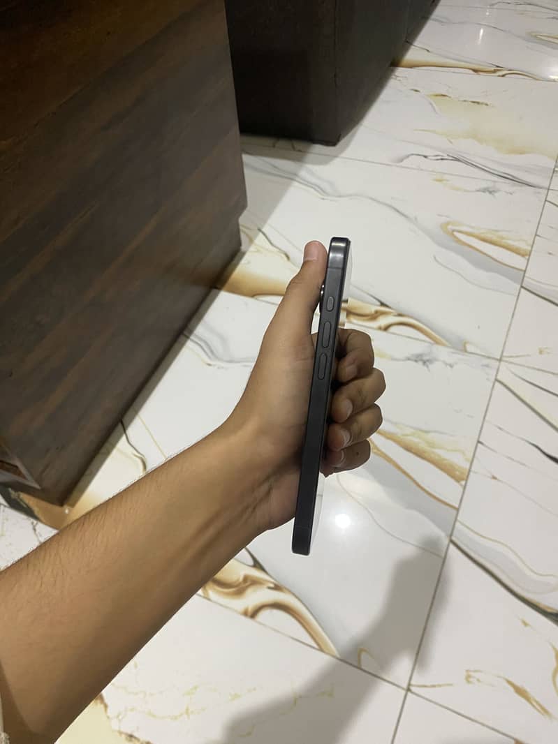 Apple iPhone 15 Pro 3