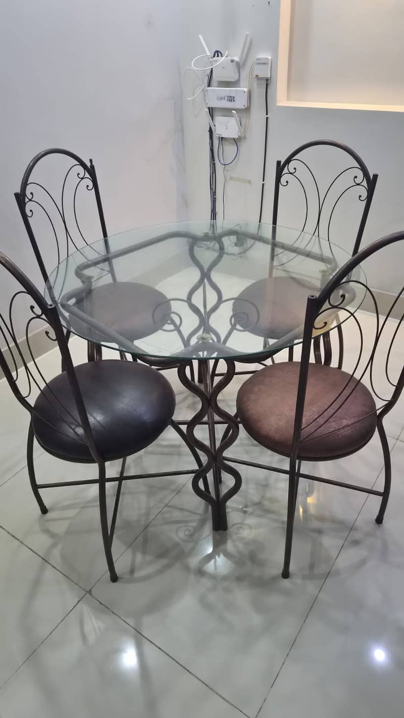 Dining table set 0