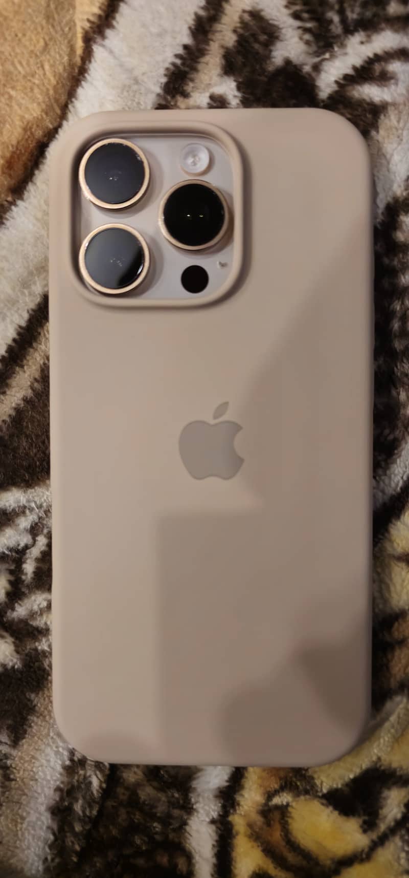 Apple iPhone 16 Pro 1