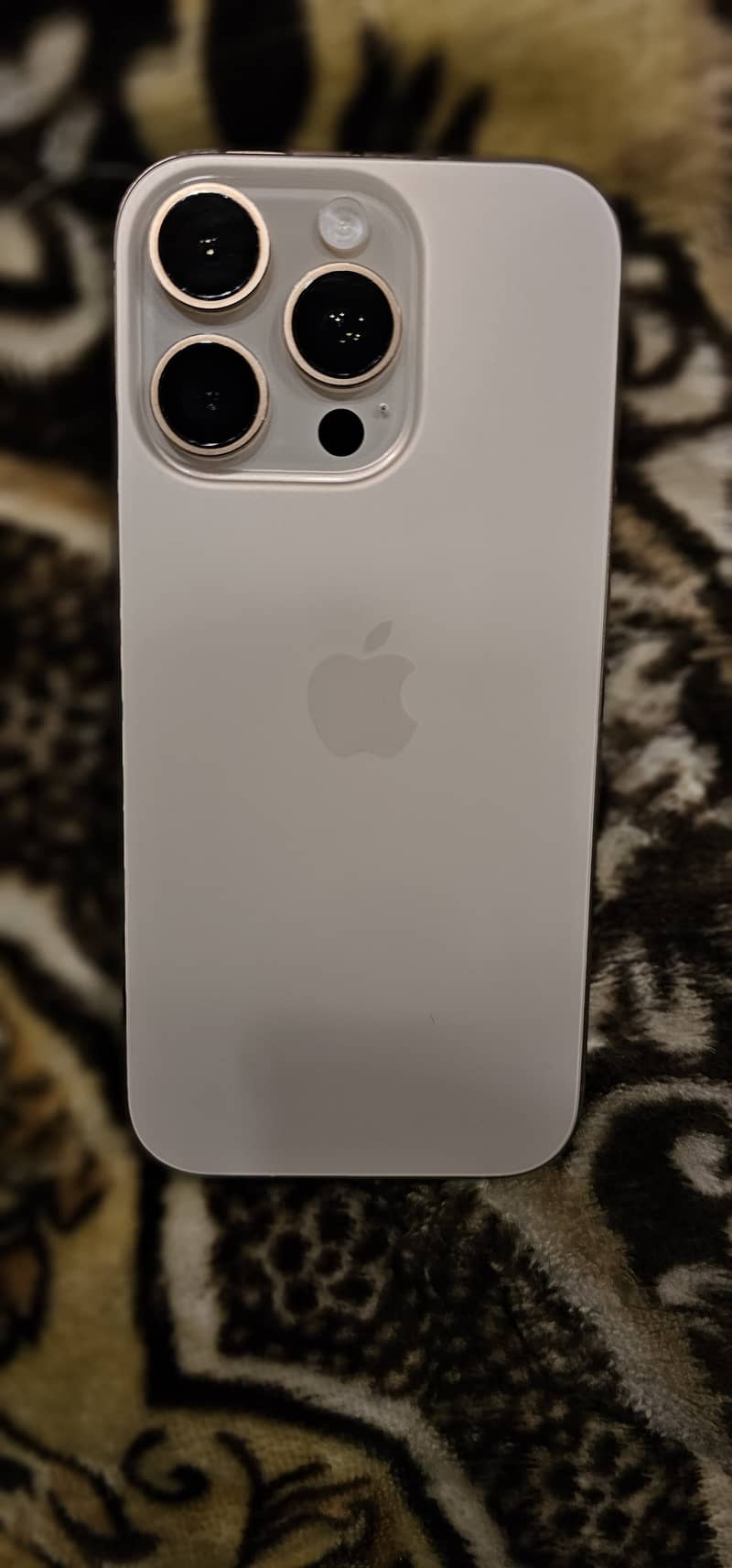 Apple iPhone 16 Pro 9