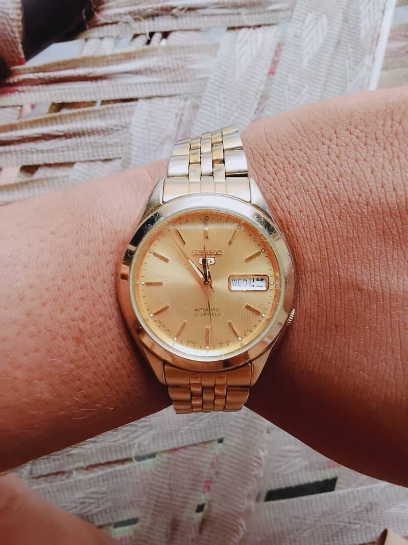 is hand watch 3
