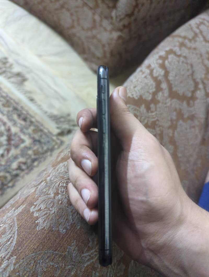 Apple iPhone XS 3