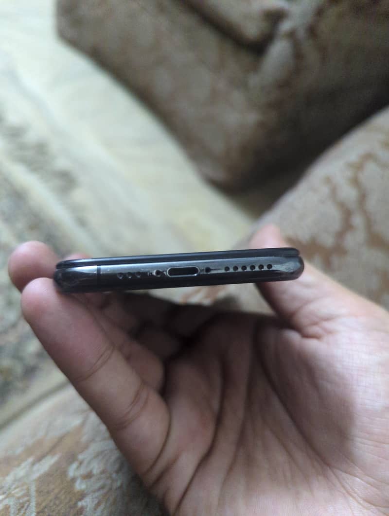Apple iPhone XS 4