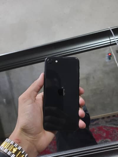 iPhone SE 64GB | 94% Battery Health | 10/10 Condition | Rs. 21,999