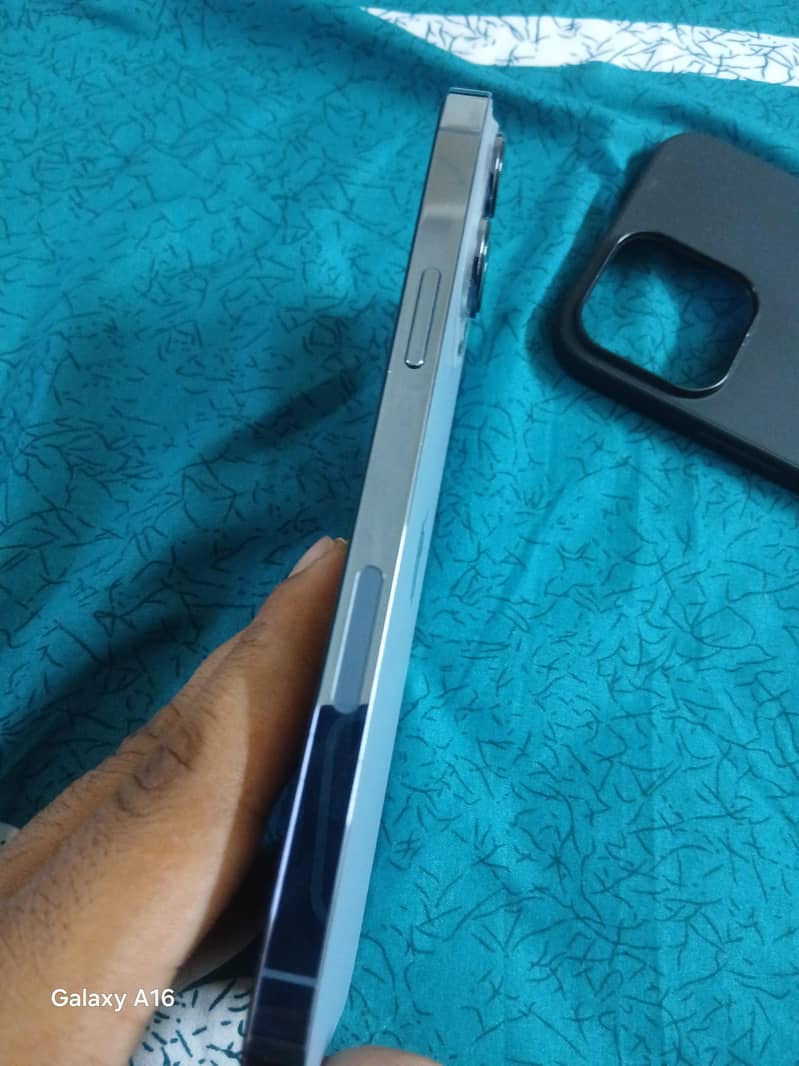 Apple iPhone 13 Pro Max 2