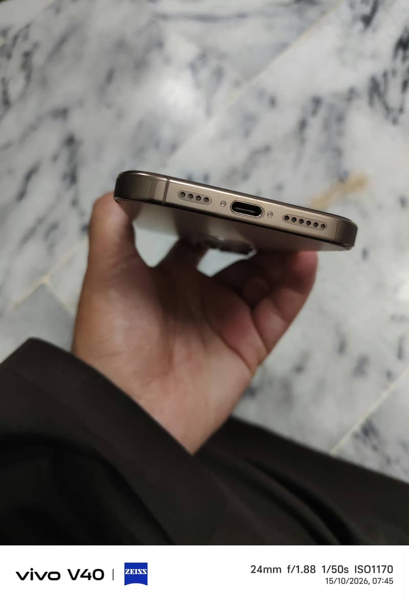 Apple iPhone 16 Pro Max 2