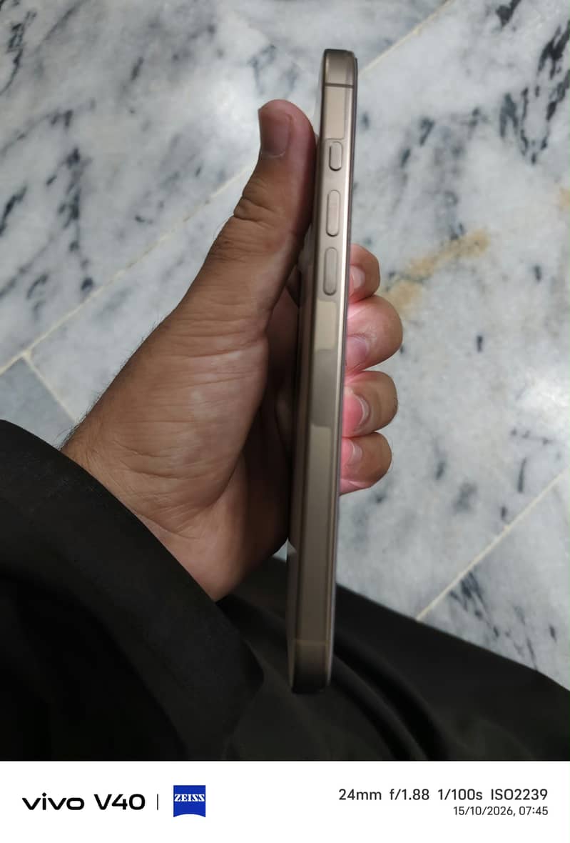 Apple iPhone 16 Pro Max 3