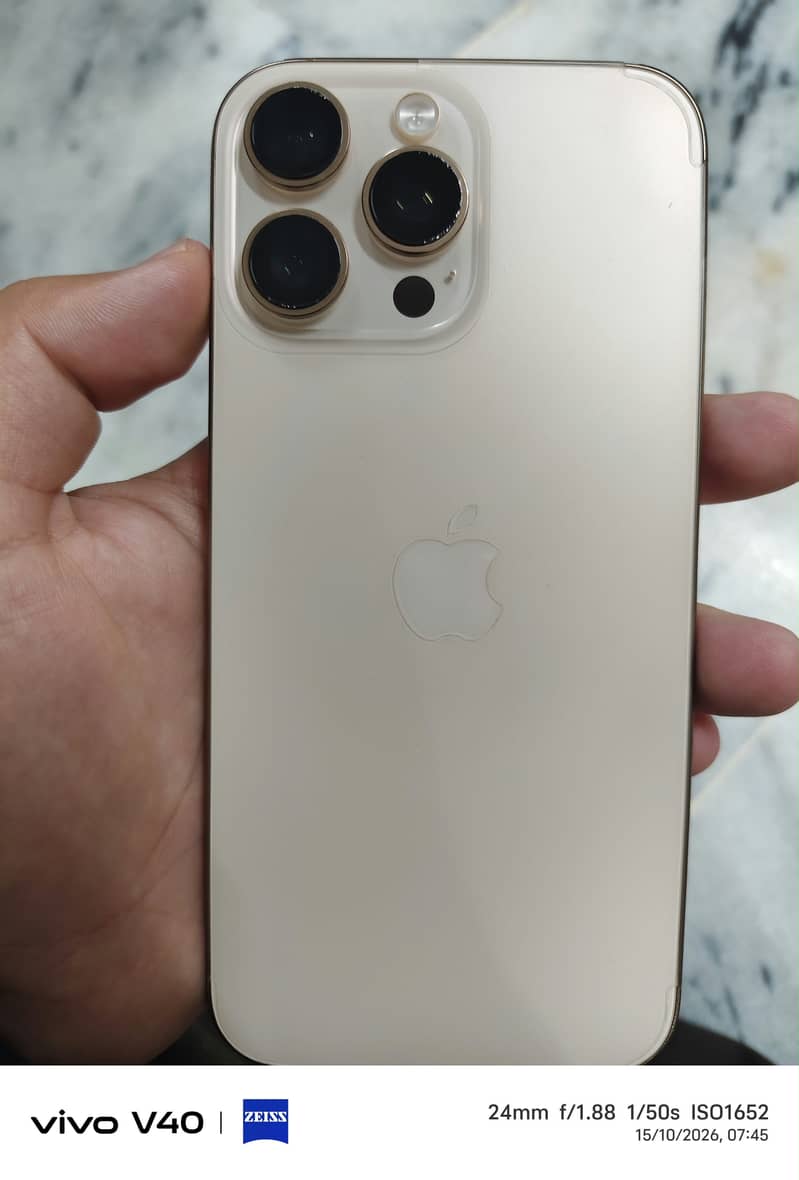 Apple iPhone 16 Pro Max 4