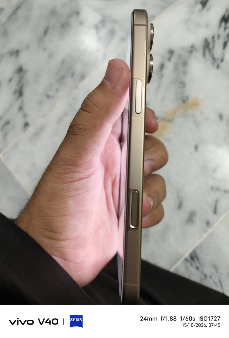 Apple iPhone 16 Pro Max 5