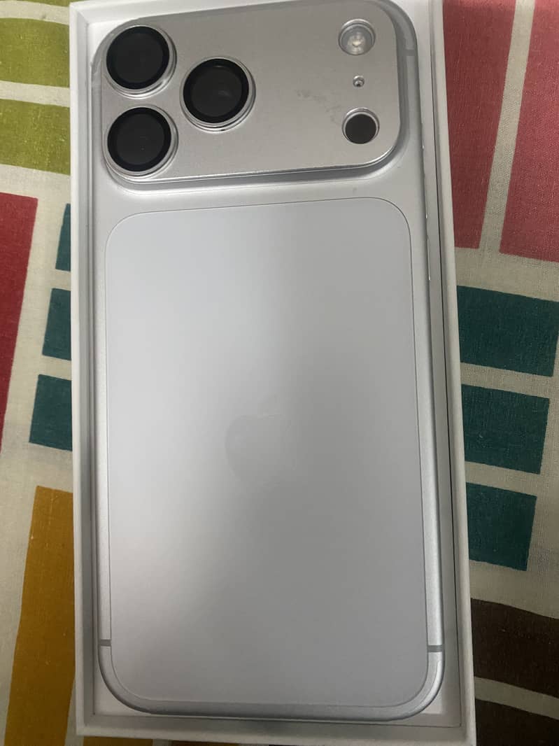 Apple iPhone 17 Pro Max 3