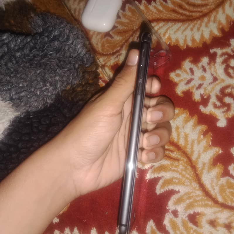 Apple iPhone 8 Plus 1