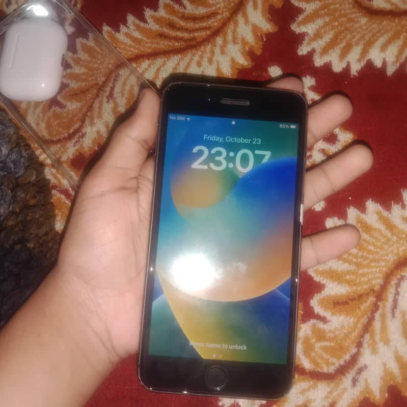 Apple iPhone 8 Plus 5