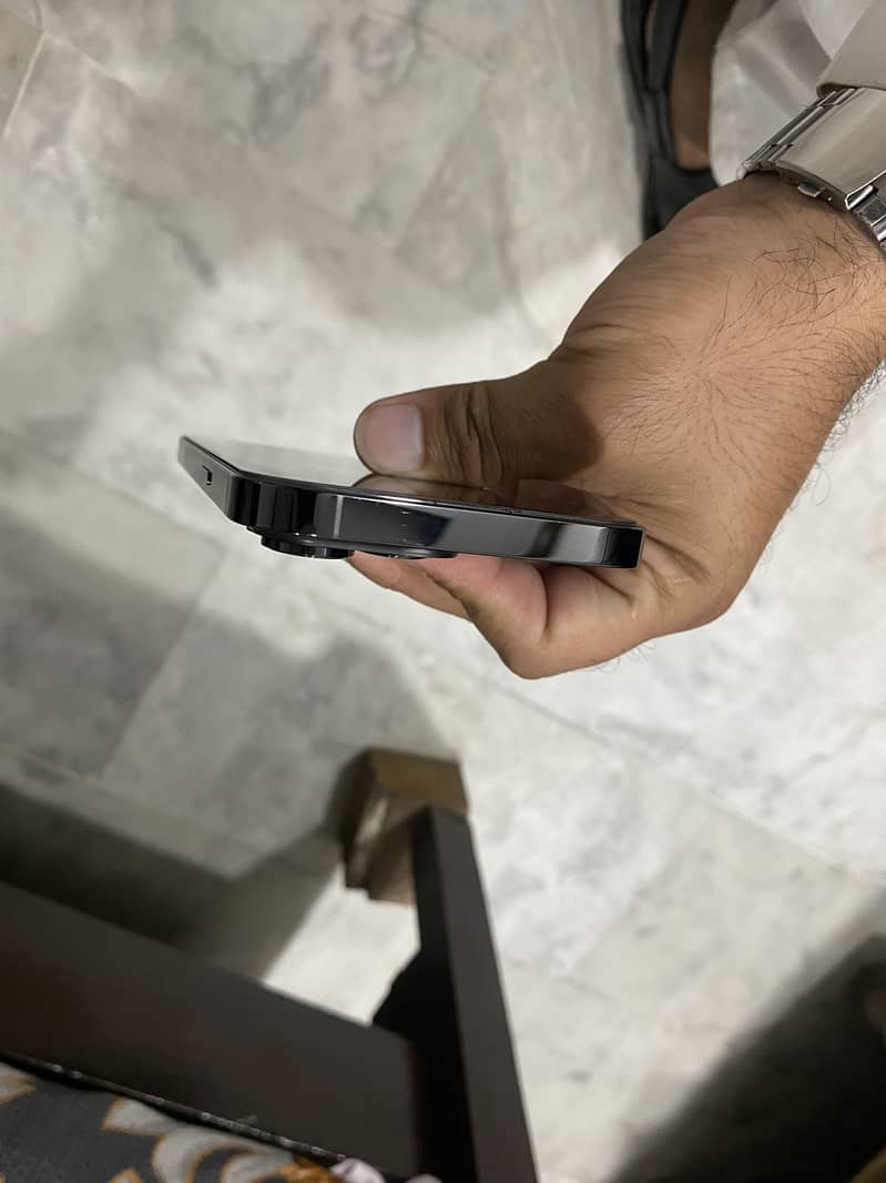 Apple iPhone 14 Pro Max 1