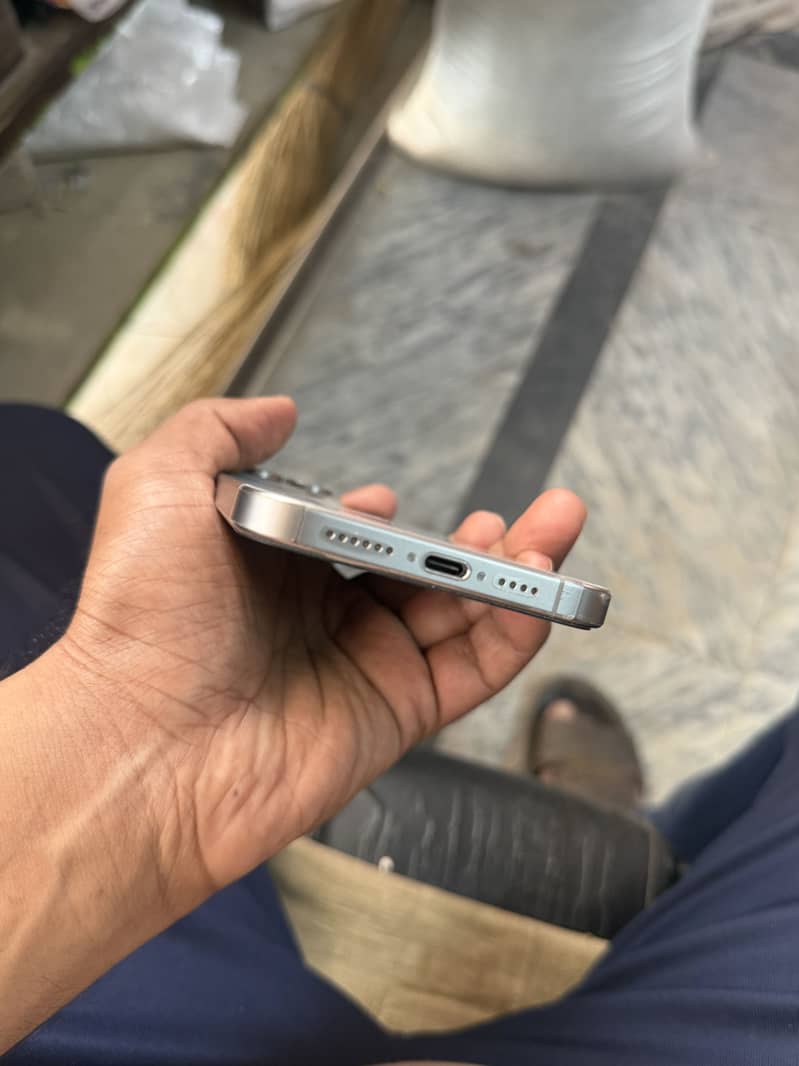 Apple iPhone 15 Pro Max 1